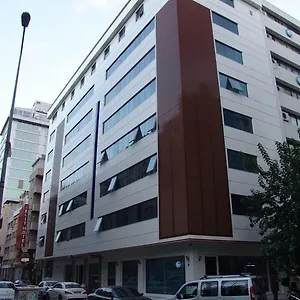3* Otel Izan